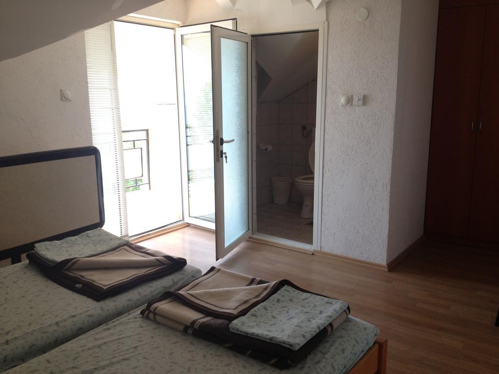 Guest House Lokoski Pestani Room photo